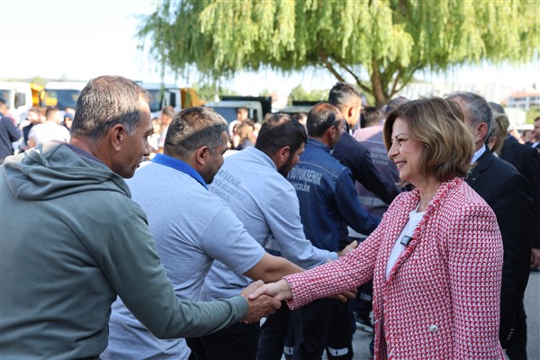 Başkan Ünlüce, personelle bayramlaştı<
