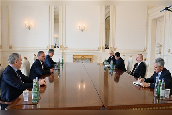 Azerbaycan Cumhurbaşkanı Aliyev, Kosaçov ve Kalaşnikov'u kabul etti