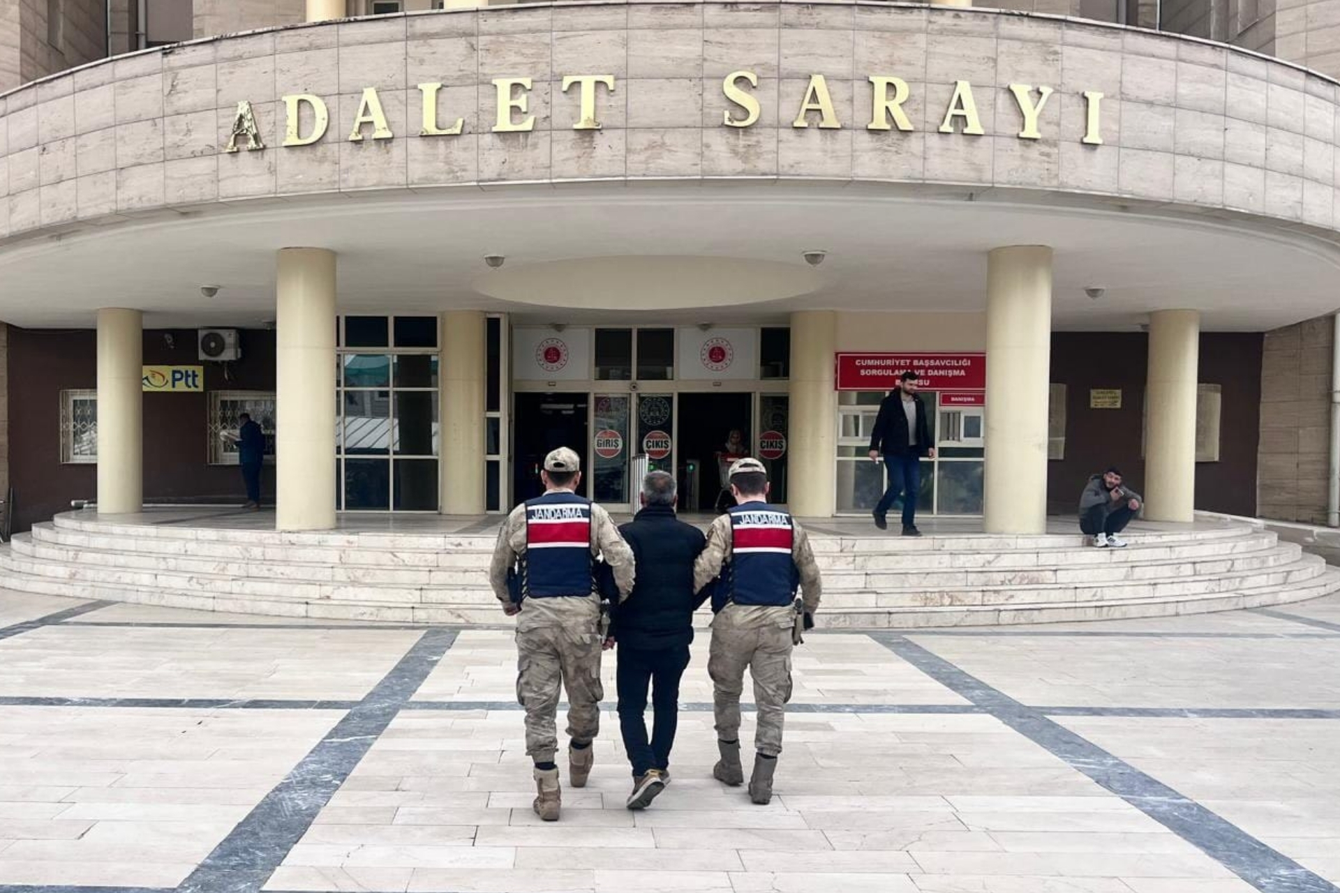 Şanlıurfa’da dolandırıcılıktan aranan şahıs yakalandı<