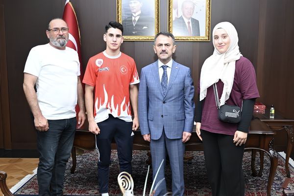 Milli sporculardan Vali Aktaş’a ziyaret<