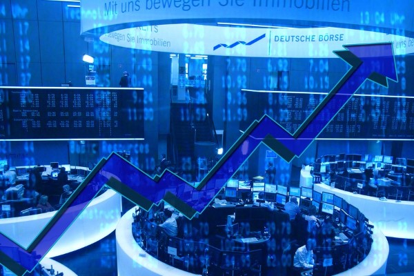 Döviz piyasasında dolar karşısında karışık seyir<