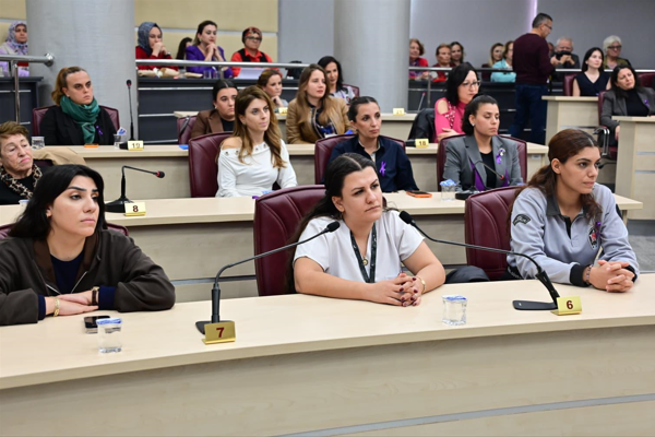 Kepez'de 25 Kasım kapsamında panel düzenlendi<