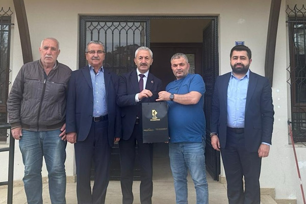 İzmit Belediyesi heyeti, muhtarları ziyaret etti<