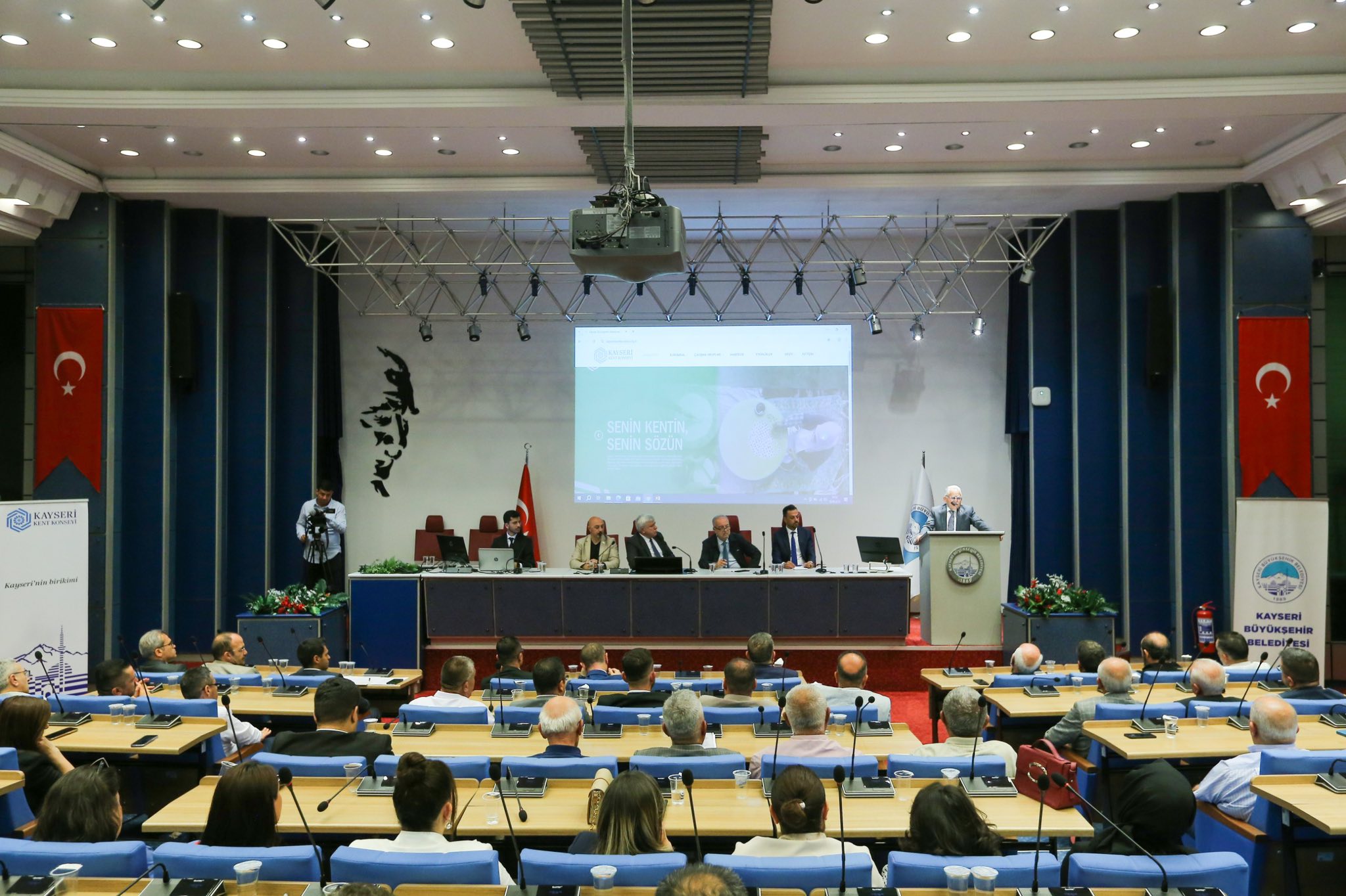 Başkan Büyükkılıç, Kent Konseyi'nde projelerini anlattı<