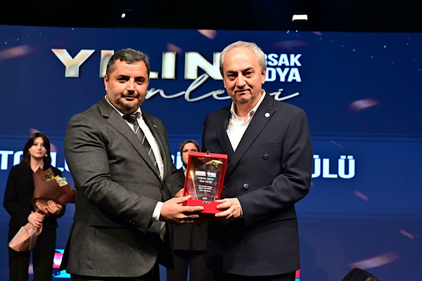  Kocagöz’e Yılın Belediye Başkanı Ödülü verildi<