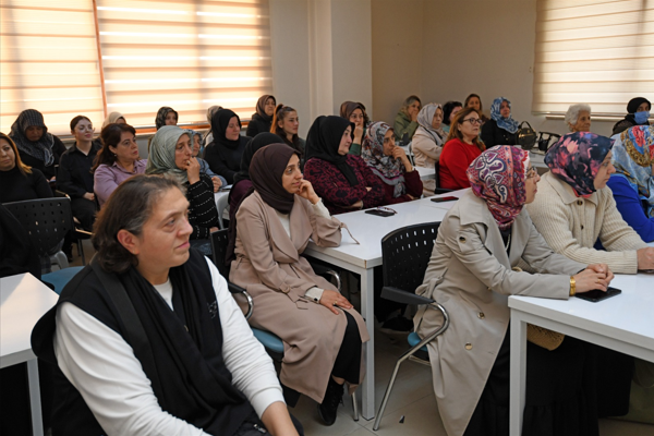 Osmangazi'de 'Kadın ve Toplum’ başlıklı söyleşi düzenledi