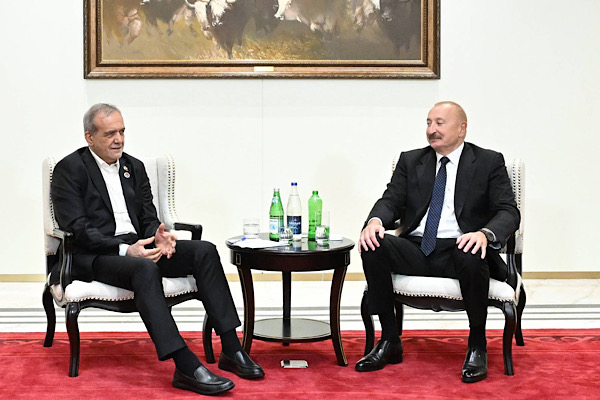 Aliyev ve Pezeşkiyan Bişkek’te bir araya geldi<