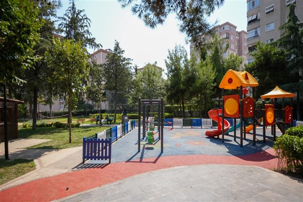 Cemal Süreya Parkı baştan aşağı yenilendi<