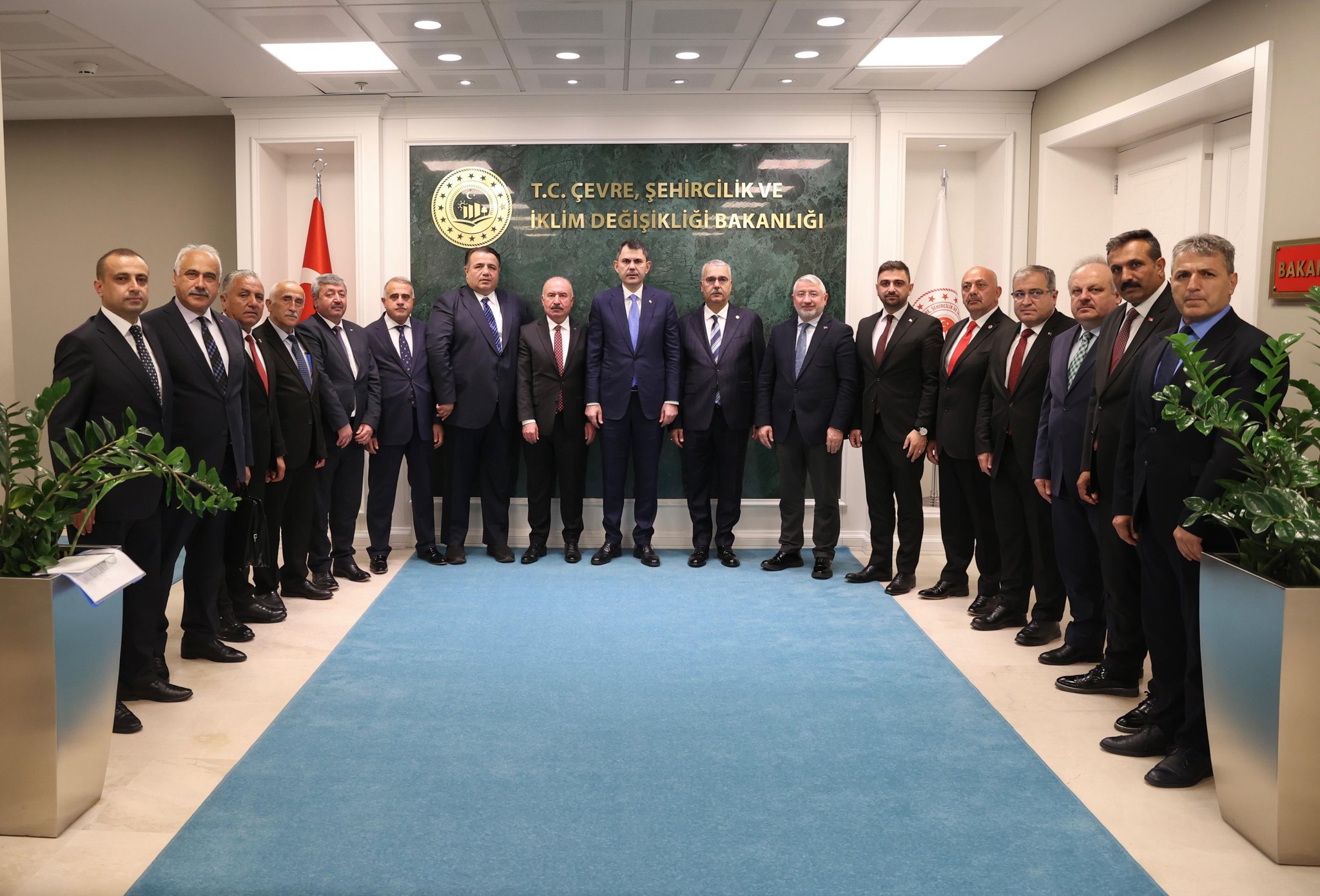 Çorum heyetinden Bakan Kurum'a ziyaret