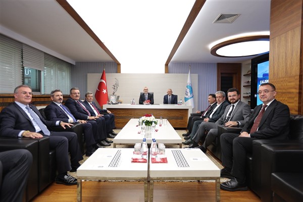 Çalışma ve Sosyal Güvenlik Bakanı Işıkhan'dan Başkan Büyükkılıç'a ziyaret<