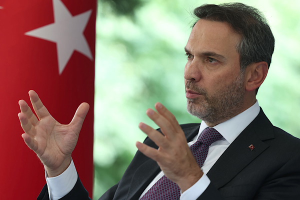 Bakan Bayraktar, Kırgızistan Tabii Kaynaklar Bakanı Toktobaev ile görüştü<