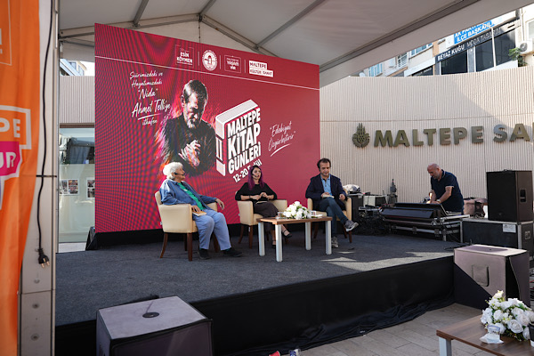 Maltepe Kitap Fuarı'nda ikinci gün etkinliklerle devam etti<