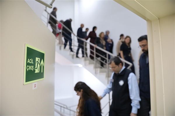 Bursa Büyükşehir Belediyesi'nde tahliye tatbikatı yapıldı 