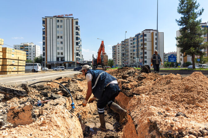 DİSKİ, Leyla Kasım Caddesi’nde yeni yerleşimlerin içme suyu altyapısını tamamladı<