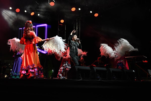 Balıkesir'de baharın gelişini konserle kutlandı<