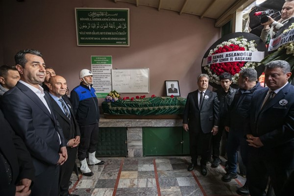 Başkan Soyer, İBB eski Başkan Vekili Sırrı Aydoğan’ın cenazesine katıldı<