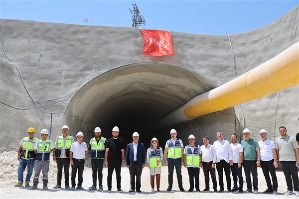 Başkan Şahin, Dülük-OSB Tüneli’nde teknik gezi yaptı<