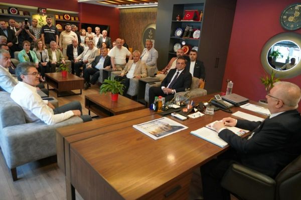 Edremit'te bayramlaşma programı yoğun katılımla gerçekleştirildi