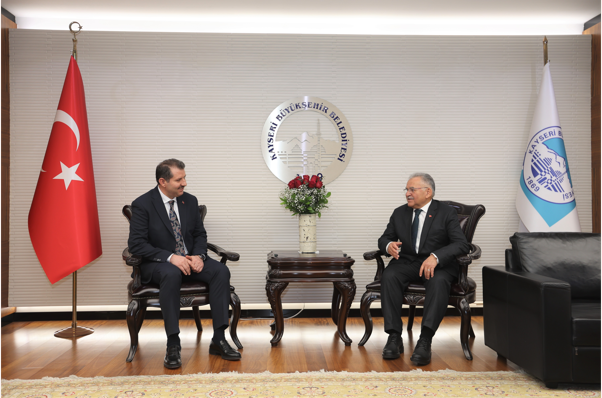 Bakan Yardımcısı Ayhan, Başkan Büyükkılıç'ı ziyaret etti<