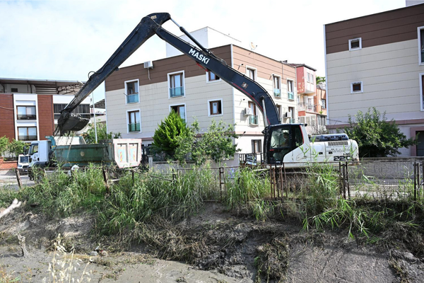 Manisa'da 5 kilometrelik kanal temizliği başladı<