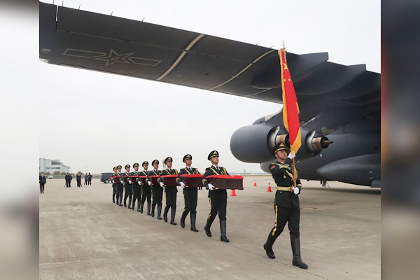 Kore Savaşı’nda hayatını kaybeden 12 askerin naaş kalıntıları Çin’e getirildi<