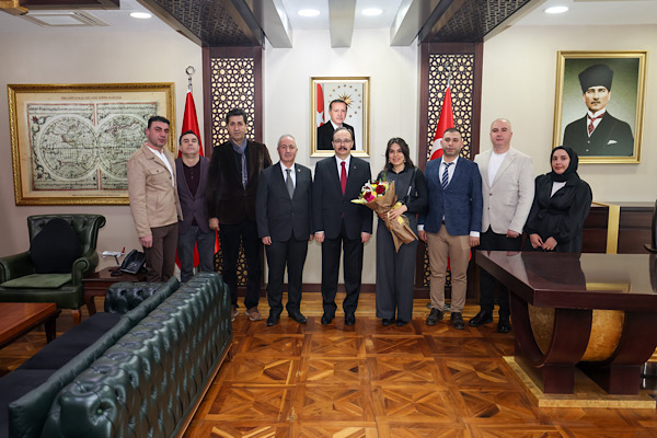 Vali Kızılkaya, Yeşilay Siirt Şube Başkanı Amcalar’ı kabul etti<