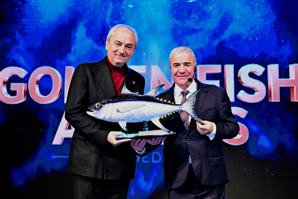 Başkan Mesut Kocagöz’e ''Golden Fish Awards'' ödülü verildi<