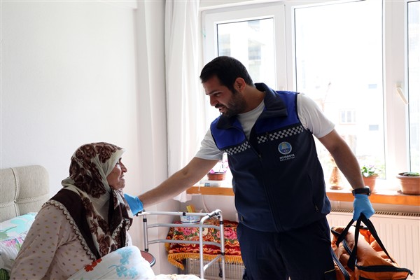 Mudanya'da ihtiyaç sahiplerine ücretsiz sağlık ve destek hizmeti veriliyor<