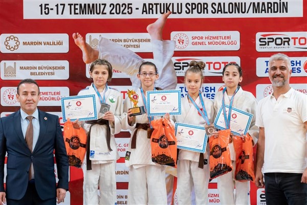 Osmangazili judocu Beren Çelik'ten Türkiye ikinciliği