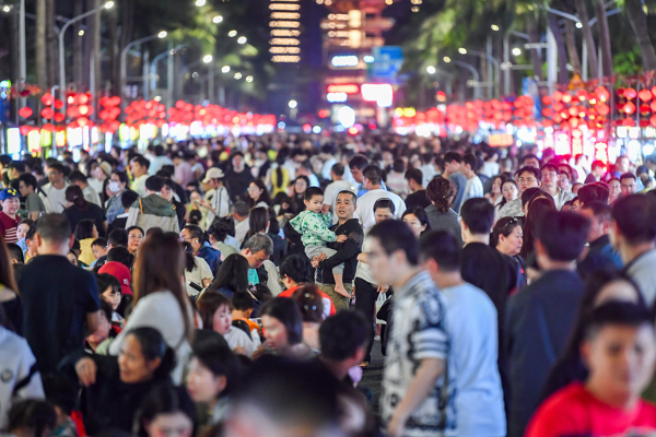 Çin'de Bahar Bayramı tatilinde tüketim ve yurt içi seyahatlerde büyük artış