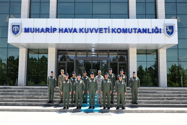 Genelkurmay Başkanı Gürak, Muharip Hava Kuvvetleri Komutanlığı'nda incelemelerde bulundu<