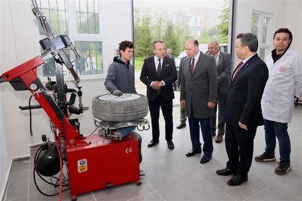 Giresun Valisi Serdengeçti'den 125. Yıl Mesleki ve Teknik Anadolu Lisesine ziyaret
