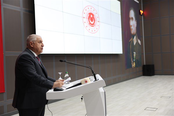 Bakan Güler, 2025 Aile Yılı Standı’nı ziyaret etti 