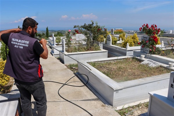 Yalova’da şehir mezarlığına bayram düzenlemesi 