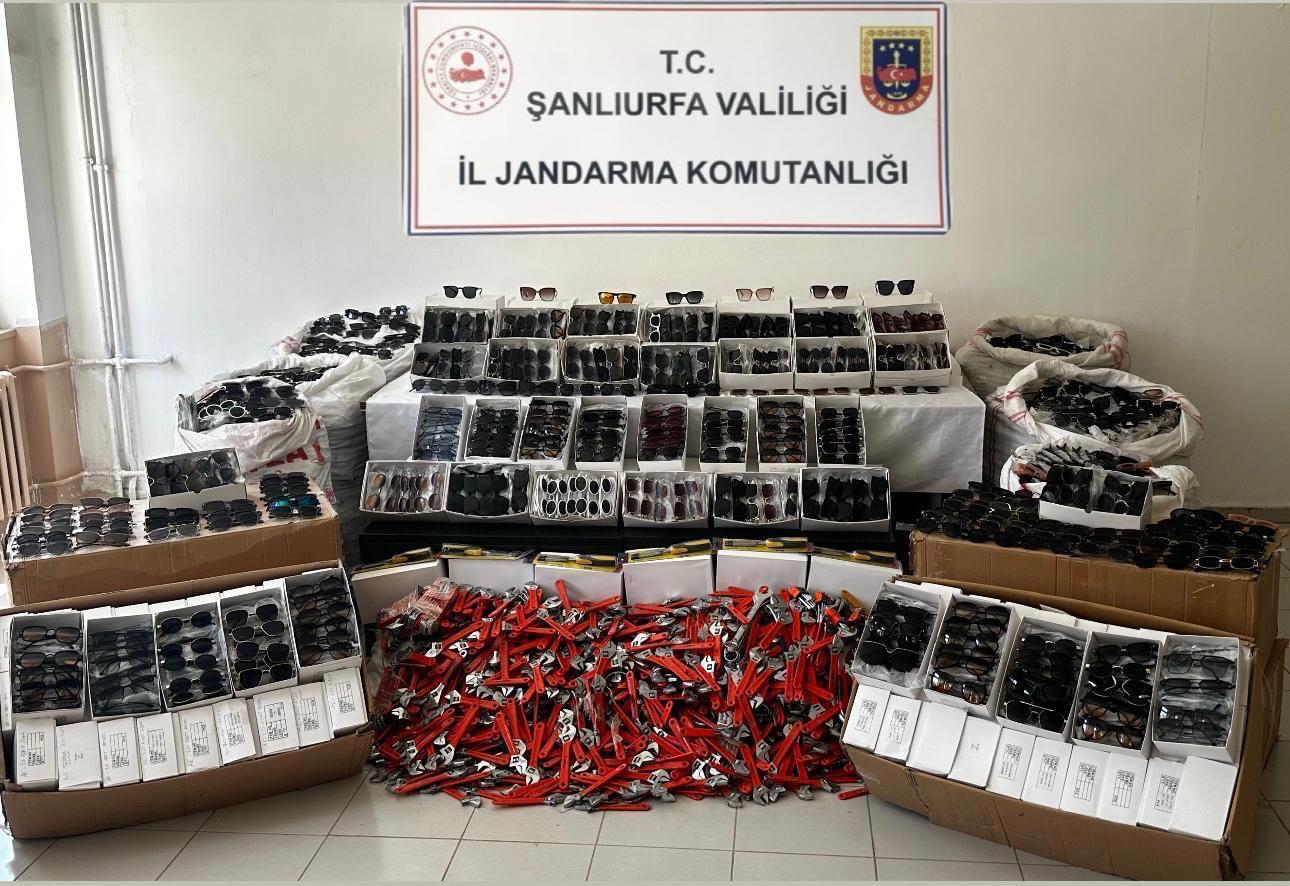 Şanlıurfa'da 65 bin 500 adet gümrük kaçağı güneş gözlüğü ele geçirildi<
