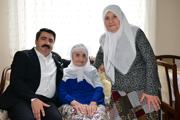 Başkan Yılmaz’dan yaşlılara ev ziyareti<