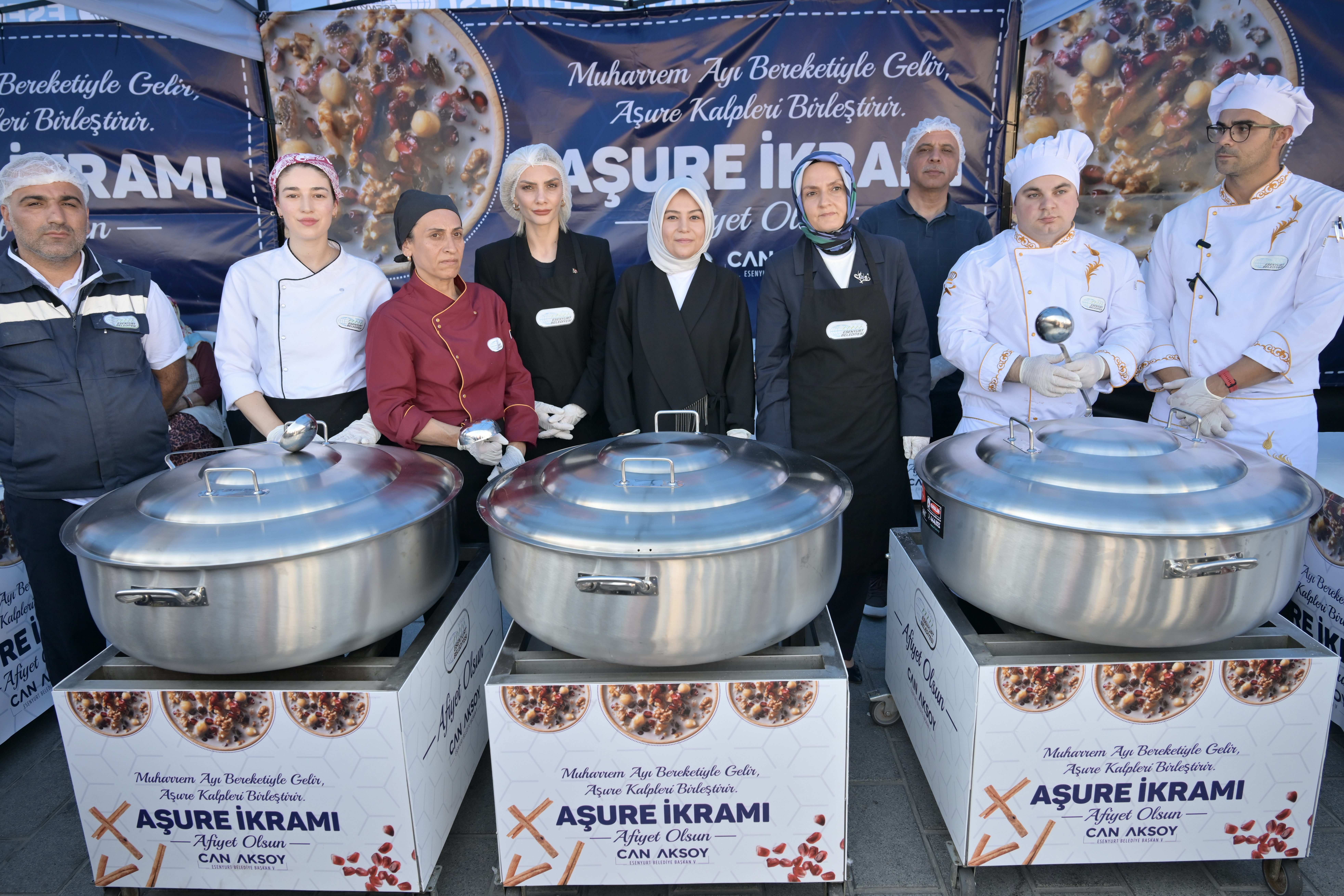 Esenyurt'ta 17 bin kişiye aşure ikram edildi
