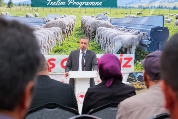Karaman’da yetiştiricilere 700 akıllı yemlik dağıtıldı<