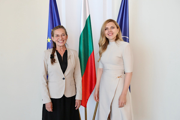 Petrova, Almanya’nın Bulgaristan Büyükelçisi Planck ile görüştü<