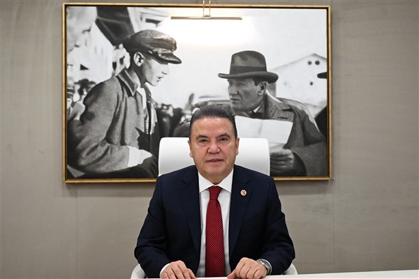 Başkan Böcek’ten Anneler Günü mesajı<