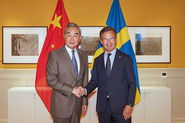 İsveç Başbakanı Kristersson, Wang Yi’yi kabul etti<