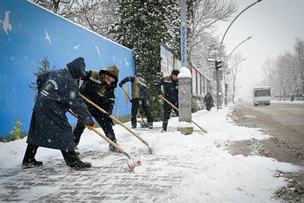 Malatya Büyükşehir Belediyesi'nden karla mücadele çalışmaları<