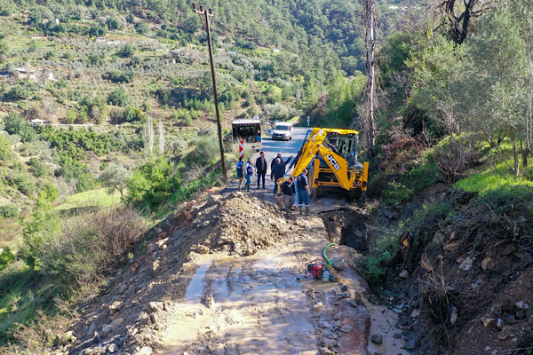 Gazipaşa’da yağış sonrası yol açma ve altyapı çalışmaları sürüyor<