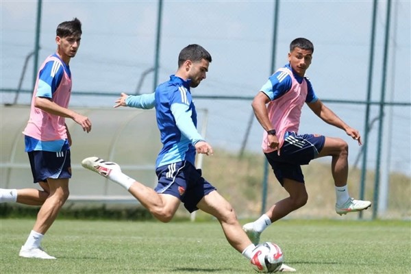 Hatayspor, kampın ilk etabını tamamladı<