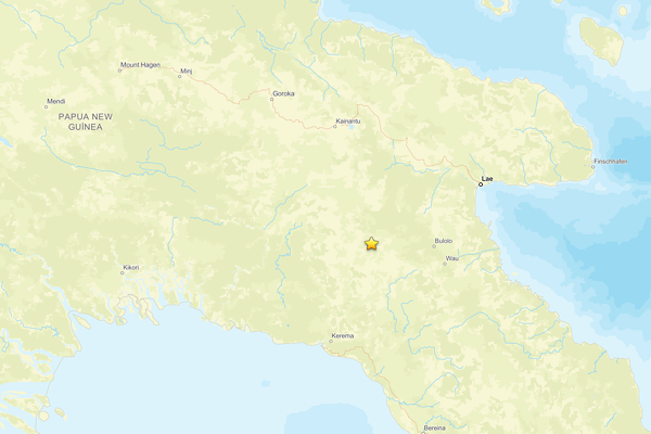 Papua Yeni Gine’de deprem<