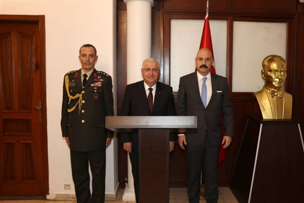 Bakan Güler, Kamerun’a gitti <