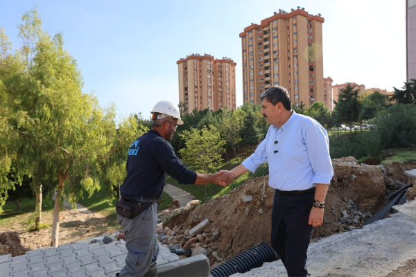 Toroslar Belediye Başkanı Yıldız sağanaktan etkilenen mahalleleri inceledi<