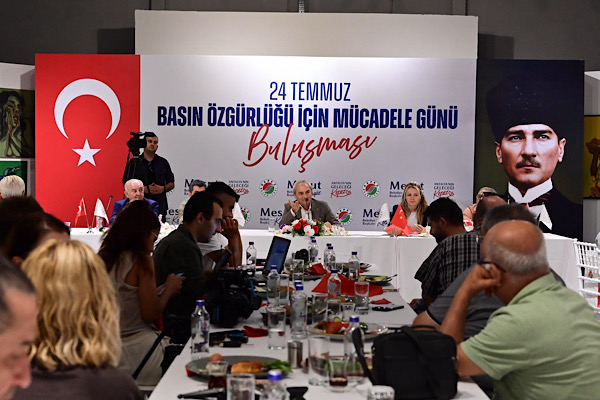 Kepez’de ‘Basın Özgürlüğü için Mücadele Buluşması’ düzenlendi<