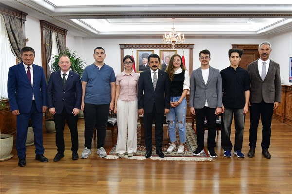 Kırşehir Valisi Demiryürek YKS'de dereceye giren öğrencileri tebrik etti