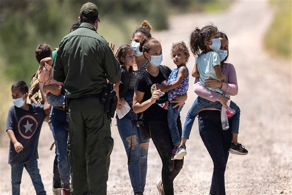  Amerikalıların çoğu Trump'ın göç konusunda çok ileri gittiğini düşünüyor<